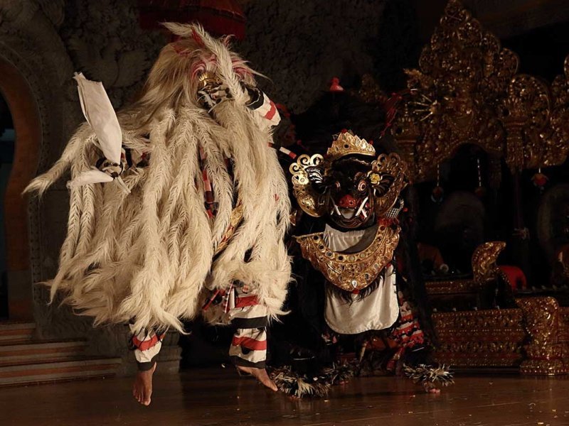 Balinese dance performance featured in the Best Bali Tour Packages showcasing local culture.